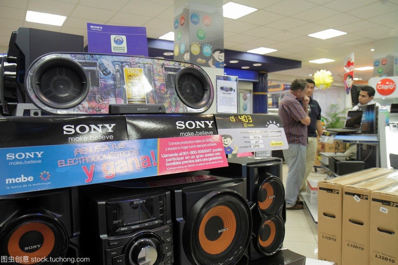 尼加拉瓜馬那瓜metrocentro,購(gòu)物,中心中心購(gòu)物中心商業(yè)庫(kù)拉索島零售,連鎖商店顯示,家用電子產(chǎn)品,索尼,音響,演講者品牌標(biāo)志營(yíng)銷(xiāo),西班牙語(yǔ)西班牙人男人店員顧客出售