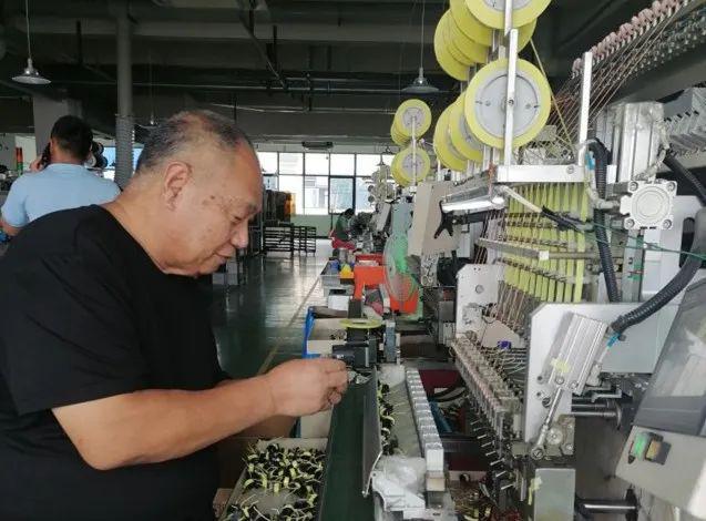 四川省電子學(xué)會(huì)專(zhuān)家一行赴綿陽(yáng)經(jīng)開(kāi)區(qū)積家工業(yè)園電子廠調(diào)研