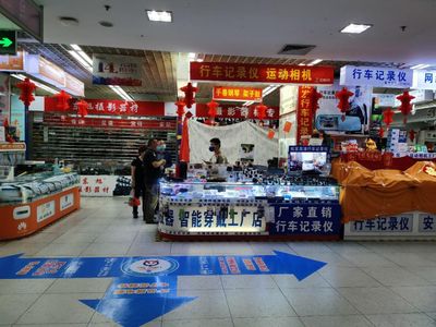 實(shí)探|華強(qiáng)北開(kāi)業(yè)了!步行街扎帳篷,除了電子產(chǎn)品還賣(mài)防疫用品,珠三角電子產(chǎn)業(yè)鏈全面啟動(dòng)