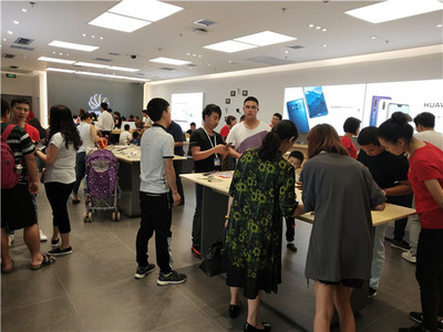 華為門店單店三日銷售額突破60萬，體驗式消費引領電子產品零售新浪潮